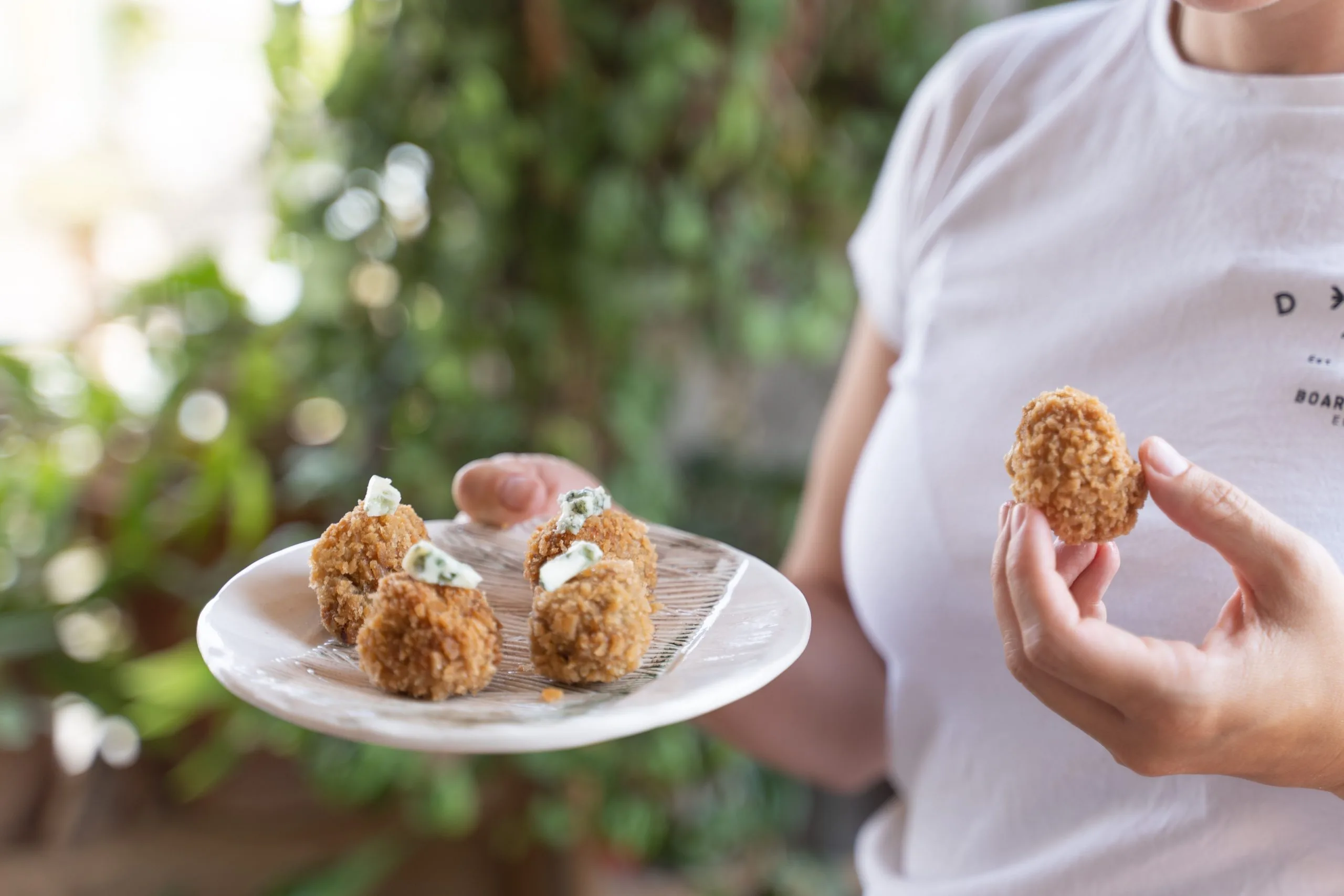Croquetas de Roquefort, miel y nueces